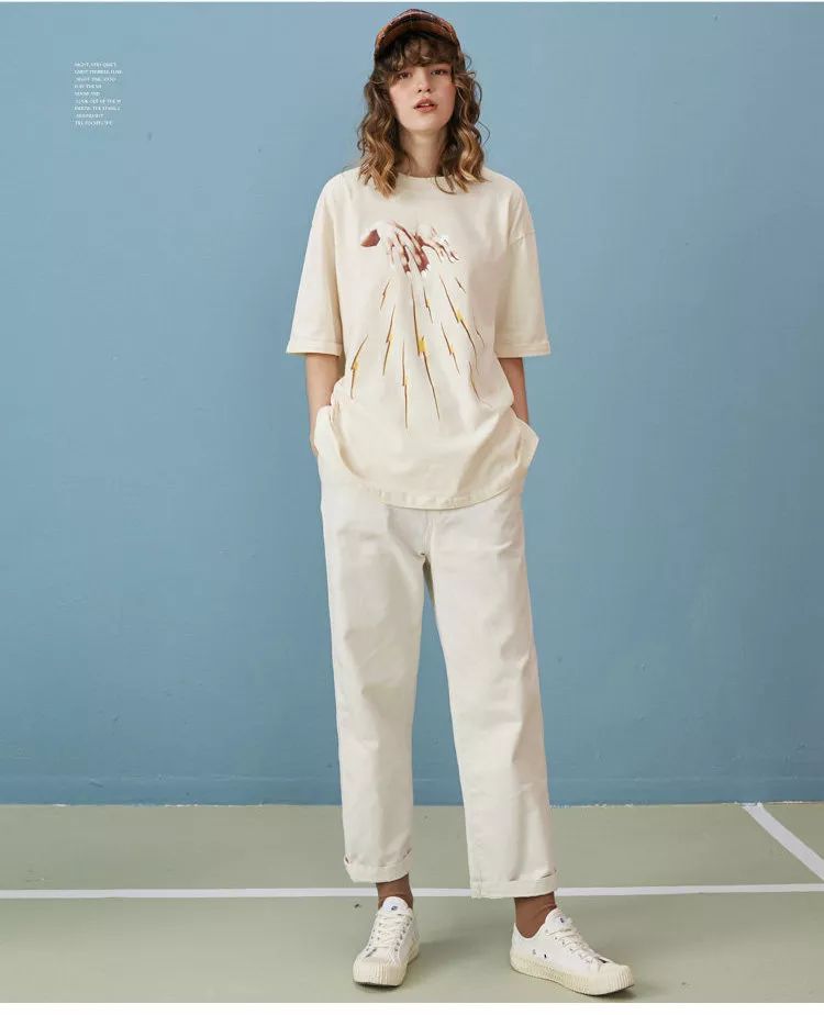 刘雯*服私**里出镜率最高的三种风格短袖,就这么穿了!