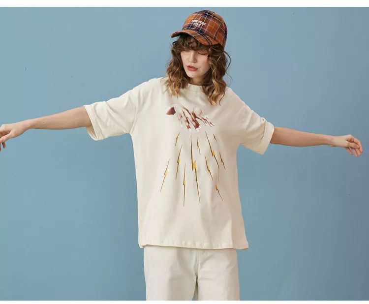 刘雯*服私**里出镜率最高的三种风格短袖,就这么穿了!