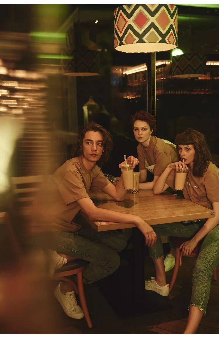 刘雯*服私**里出镜率最高的三种风格短袖,就这么穿了!