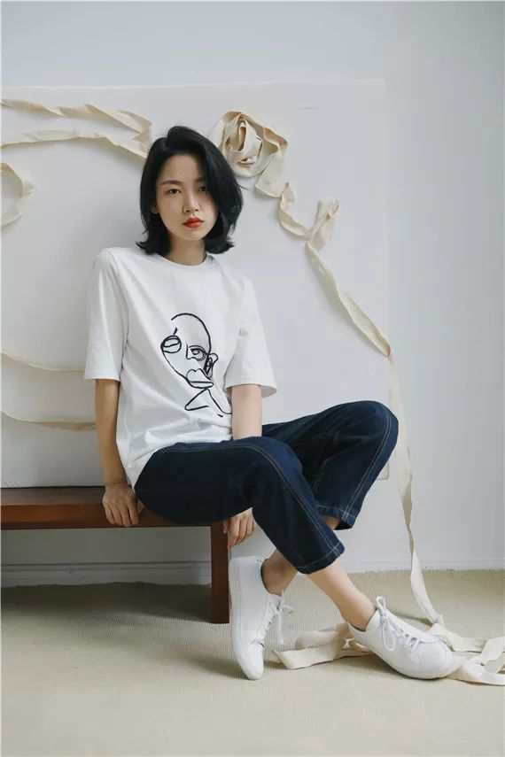 刘雯*服私**里出镜率最高的三种风格短袖,就这么穿了!