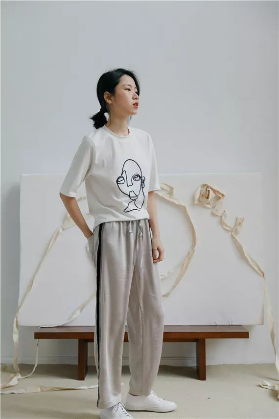 刘雯*服私**里出镜率最高的三种风格短袖,就这么穿了!