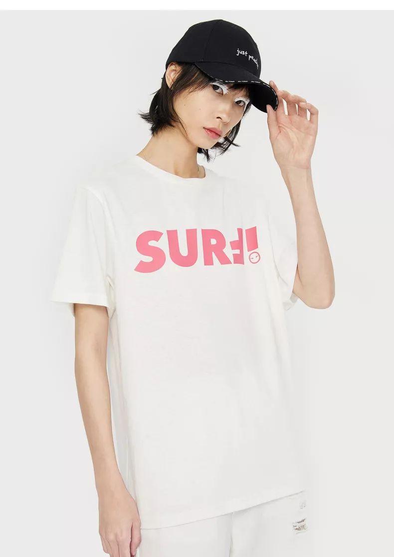 刘雯*服私**里出镜率最高的三种风格短袖,就这么穿了!