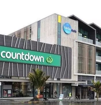 逛超市忘带钱，背后传来声音“这账我来结！”回头一看竟是总理…