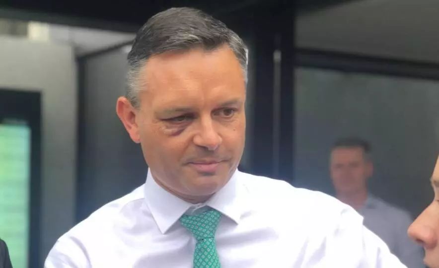 逛超市忘带钱，背后传来声音“这账我来结！”回头一看竟是总理…