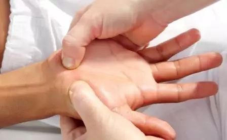 关于治疗颈椎炎的穴位,颈椎病气管炎按摩