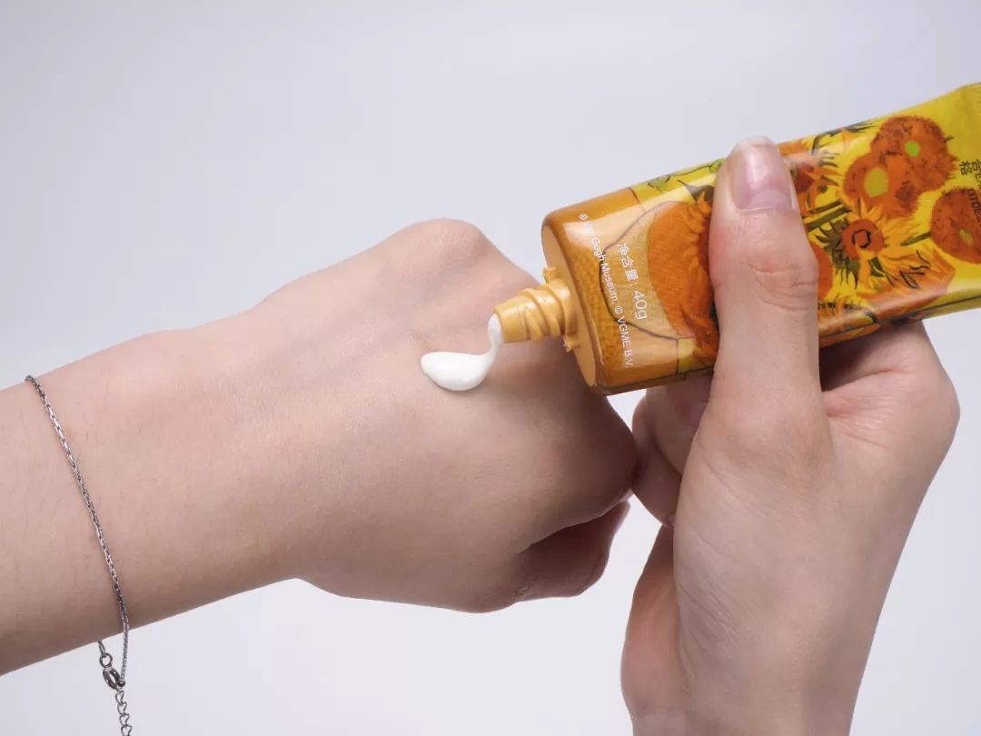 名副其实的防晒乳水润轻薄,平价大碗防晒乳