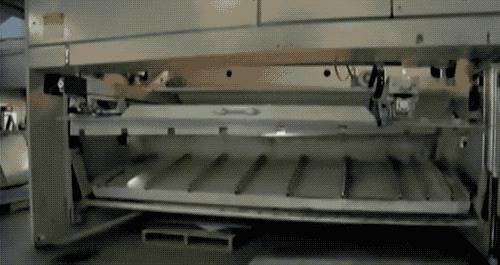 看过游乐园必备棉花糖机！开始思考棉花糖是怎么被卷成「云朵」的...