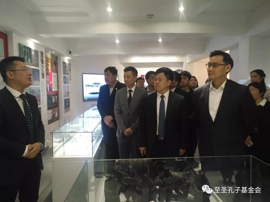 孔子第79代嫡长孙简介,孔子第79代嫡孙回乡祭祖