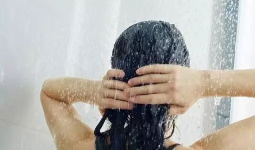 头皮屑多的解决方法小妙招,头皮屑突然增多的原因和解决方法