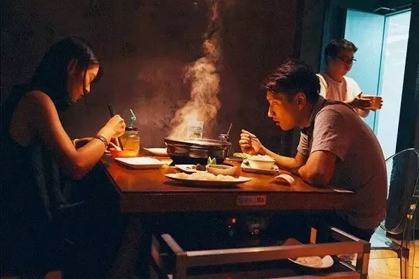 婚前择偶指南图,年轻男女婚前择偶的一个重要问题