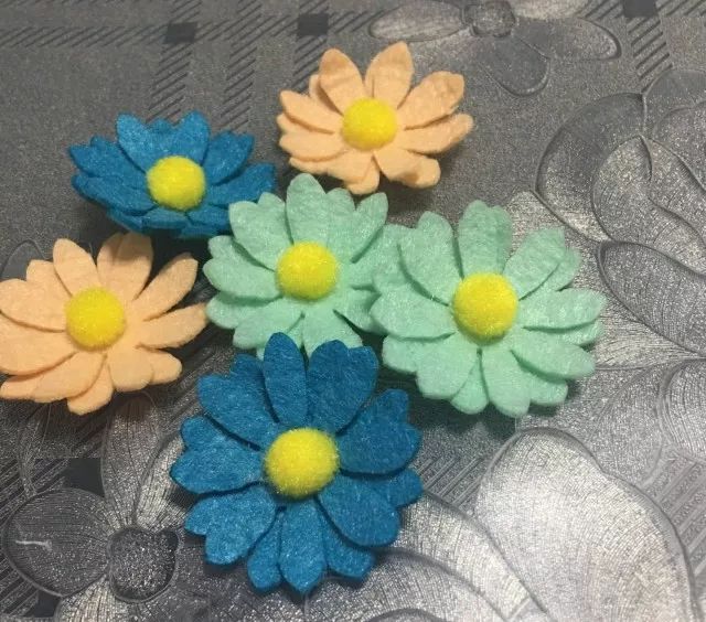 【布艺手工】这么美的花不用十分钟就做了出来！（附图解教程）