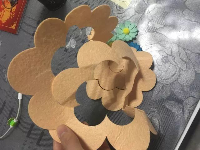 【布艺手工】这么美的花不用十分钟就做了出来！（附图解教程）
