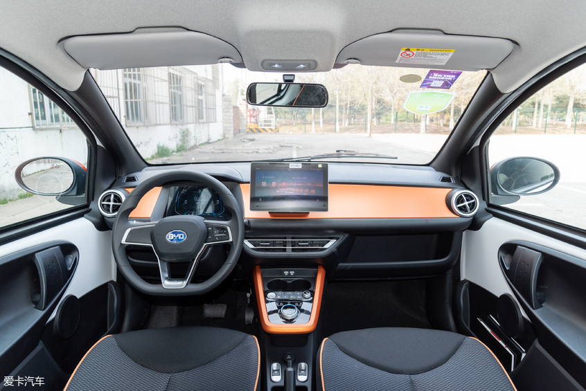 表现出乎意料好开不贵的入门级电动车比亚迪e1