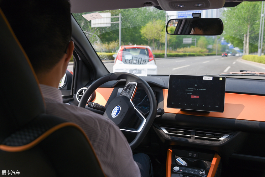 表现出乎意料好开不贵的入门级电动车比亚迪e1