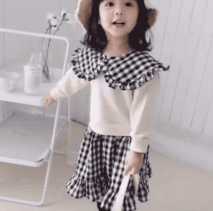 踢童模被妈妈踢,3岁童模被踢