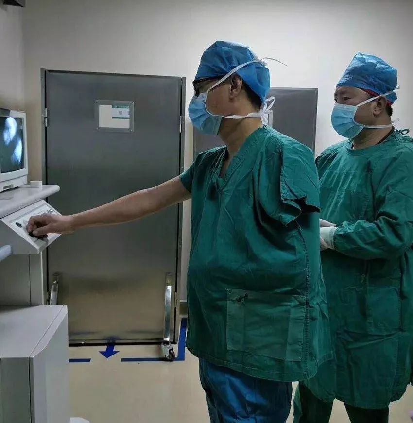 楠ㄧ鍖婚櫌鐨勭鎿嶄綔,绁炴搷浣滃彸鎵嬮鎶橀┚椹舵墜鍔ㄦ尅姹借溅