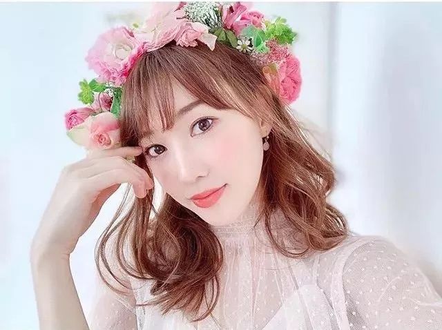 讲干货|软妹or御姐?一块腮红切换妆面风格,做春天最靓的小姐姐~