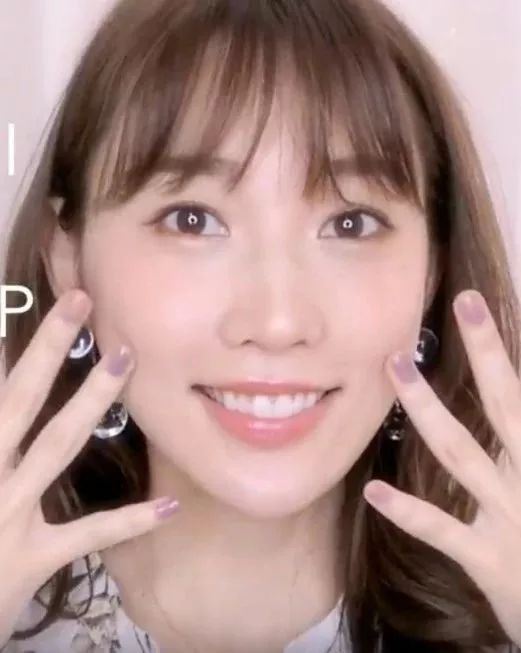 讲干货|软妹or御姐?一块腮红切换妆面风格,做春天最靓的小姐姐~