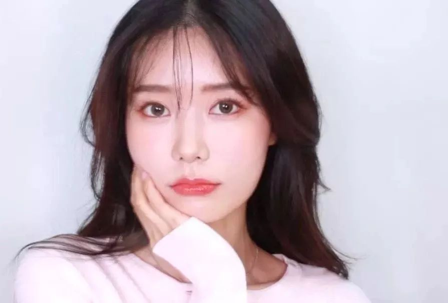 讲干货|软妹or御姐?一块腮红切换妆面风格,做春天最靓的小姐姐~