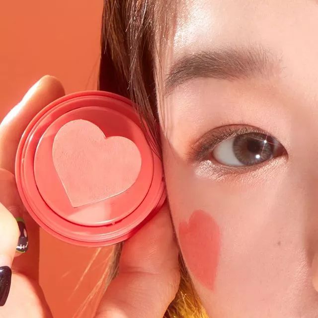 讲干货|软妹or御姐?一块腮红切换妆面风格,做春天最靓的小姐姐~