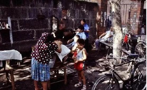 成都老照片：从“剃头”到“沙龙”，细数成都美容美发行业的发展