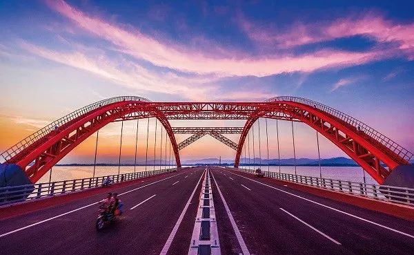 新改扩建白马山小学、中山小学、三中、八中…建设大冶湖水上乐园！推进全民参保！这份公报还说…