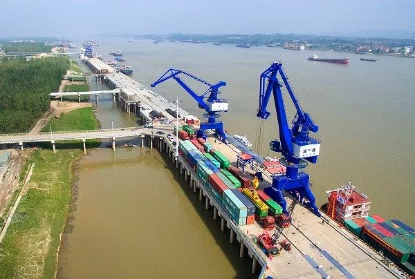 新改扩建白马山小学、中山小学、三中、八中…建设大冶湖水上乐园！推进全民参保！这份公报还说…