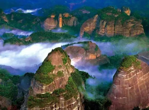 头条丨在这里，你不用穿越人山人海，也能跨过山和大海——广西9条精品旅游线路重磅推荐