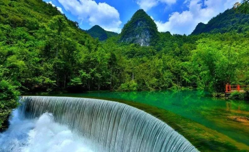 黔东南+黔西南经典八日游—昆明—马岭河峡谷—万峰林—黄果树瀑布—荔波小七孔—千户苗寨—镇远古镇—梵净山—石阡温泉