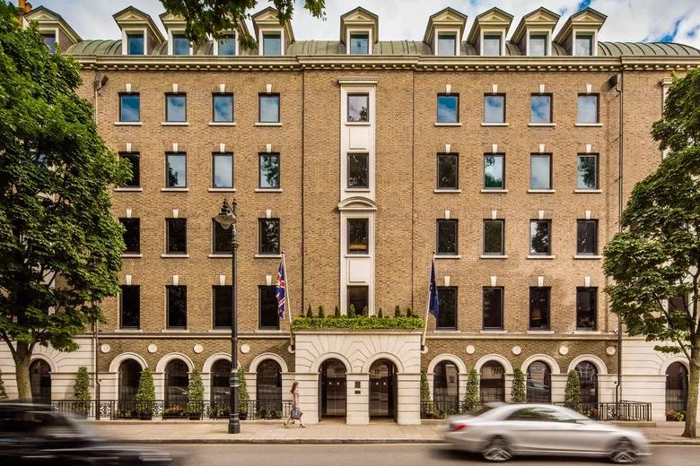 梁朝伟大婚的COMO新作,不过是这位女富豪的日常买买买