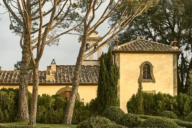 梁朝伟大婚的COMO新作,不过是这位女富豪的日常买买买