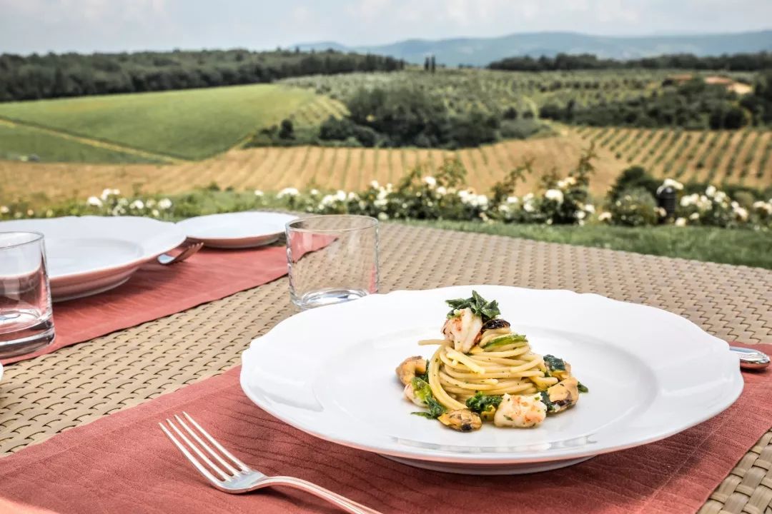 梁朝伟大婚的COMO新作,不过是这位女富豪的日常买买买