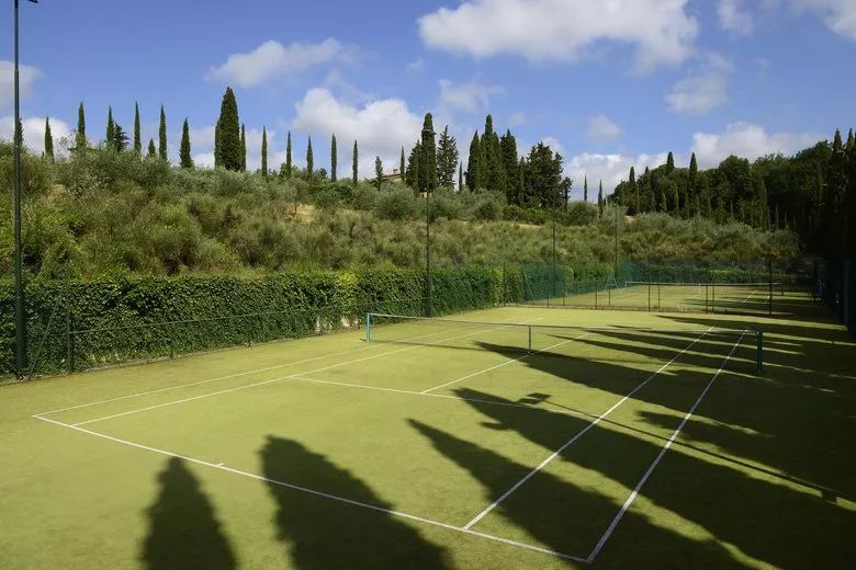 梁朝伟大婚的COMO新作,不过是这位女富豪的日常买买买