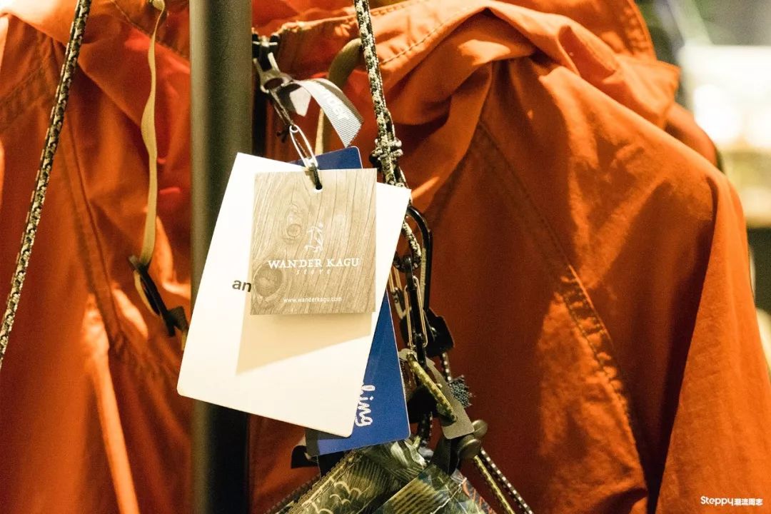 香港一家“户外选货店”店主跟我说：我就想做“无法定义”的风格