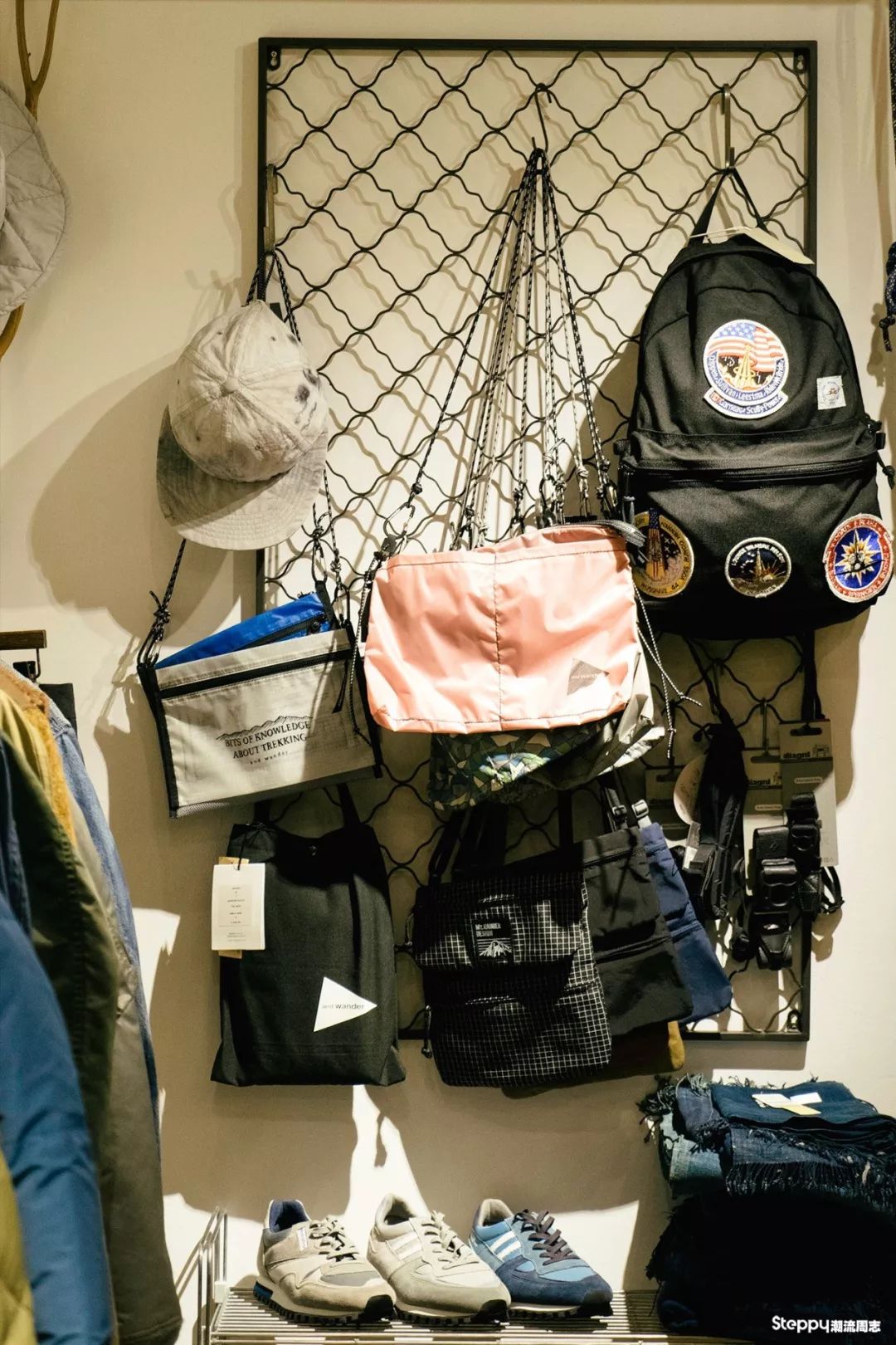 香港一家“户外选货店”店主跟我说：我就想做“无法定义”的风格