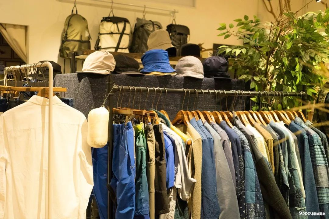 香港一家“户外选货店”店主跟我说：我就想做“无法定义”的风格