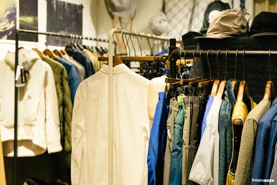 香港一家“户外选货店”店主跟我说：我就想做“无法定义”的风格