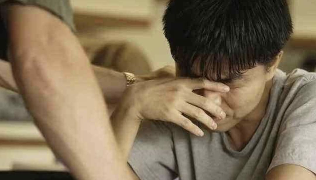 女子月薪四千买2万的包，被丈夫指责：坐地铁会被认为是A货