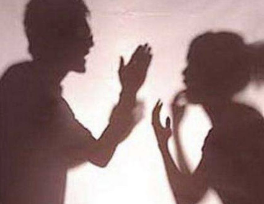 女子月薪四千买2万的包，被丈夫指责：坐地铁会被认为是A货