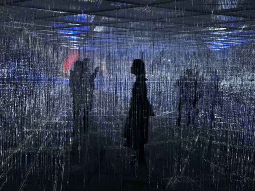 米兰街头暗访竟有井柏然，结果意外：购物车空了