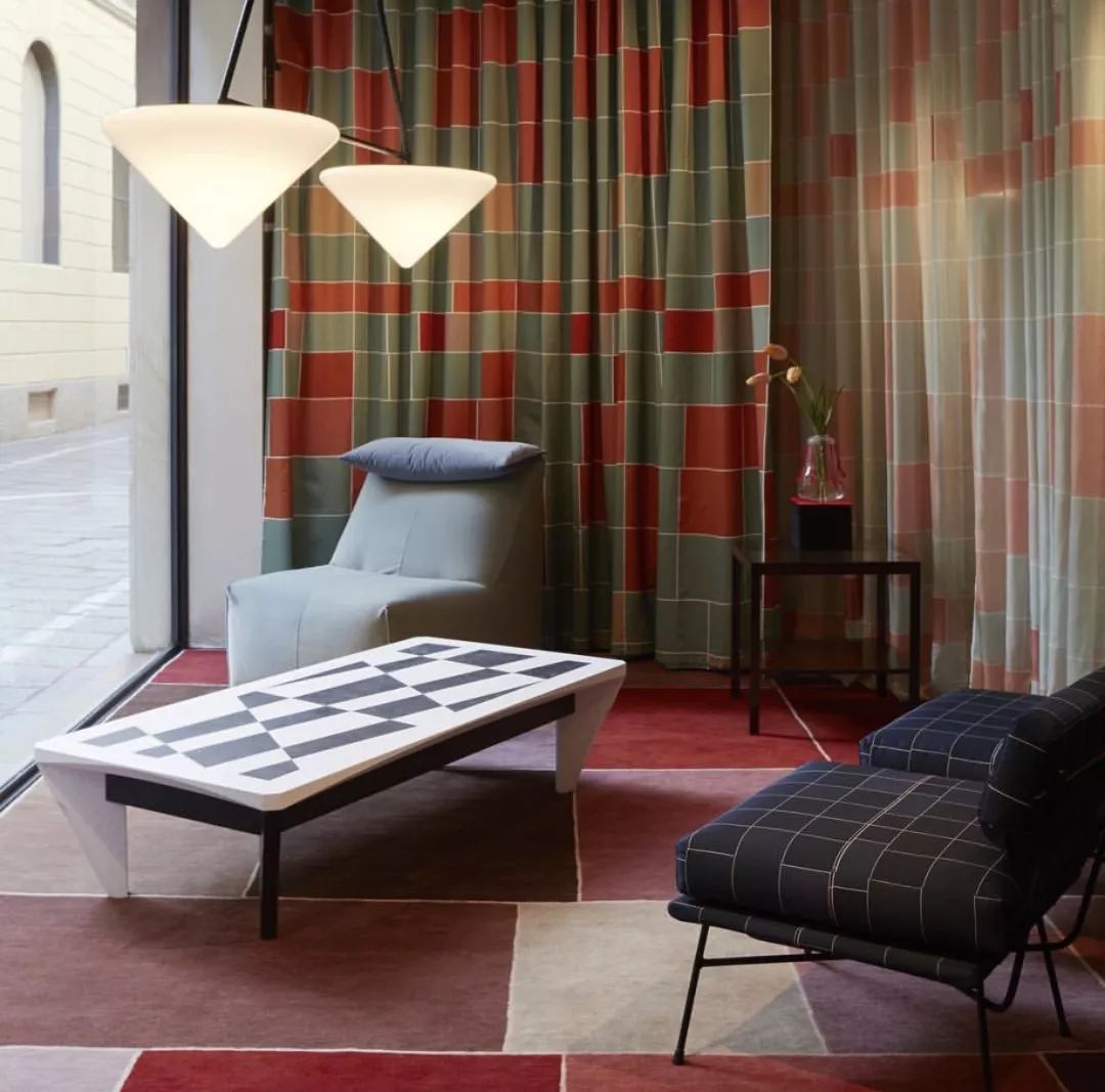 米兰街头暗访竟有井柏然，结果意外：购物车空了