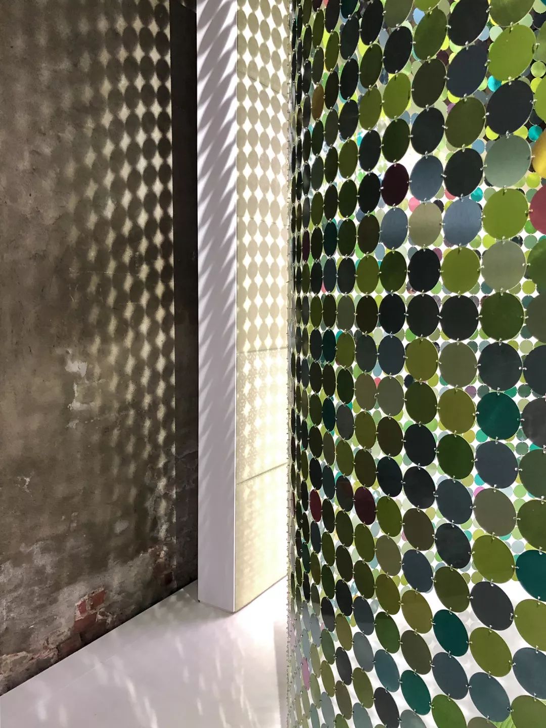 米兰街头暗访竟有井柏然，结果意外：购物车空了