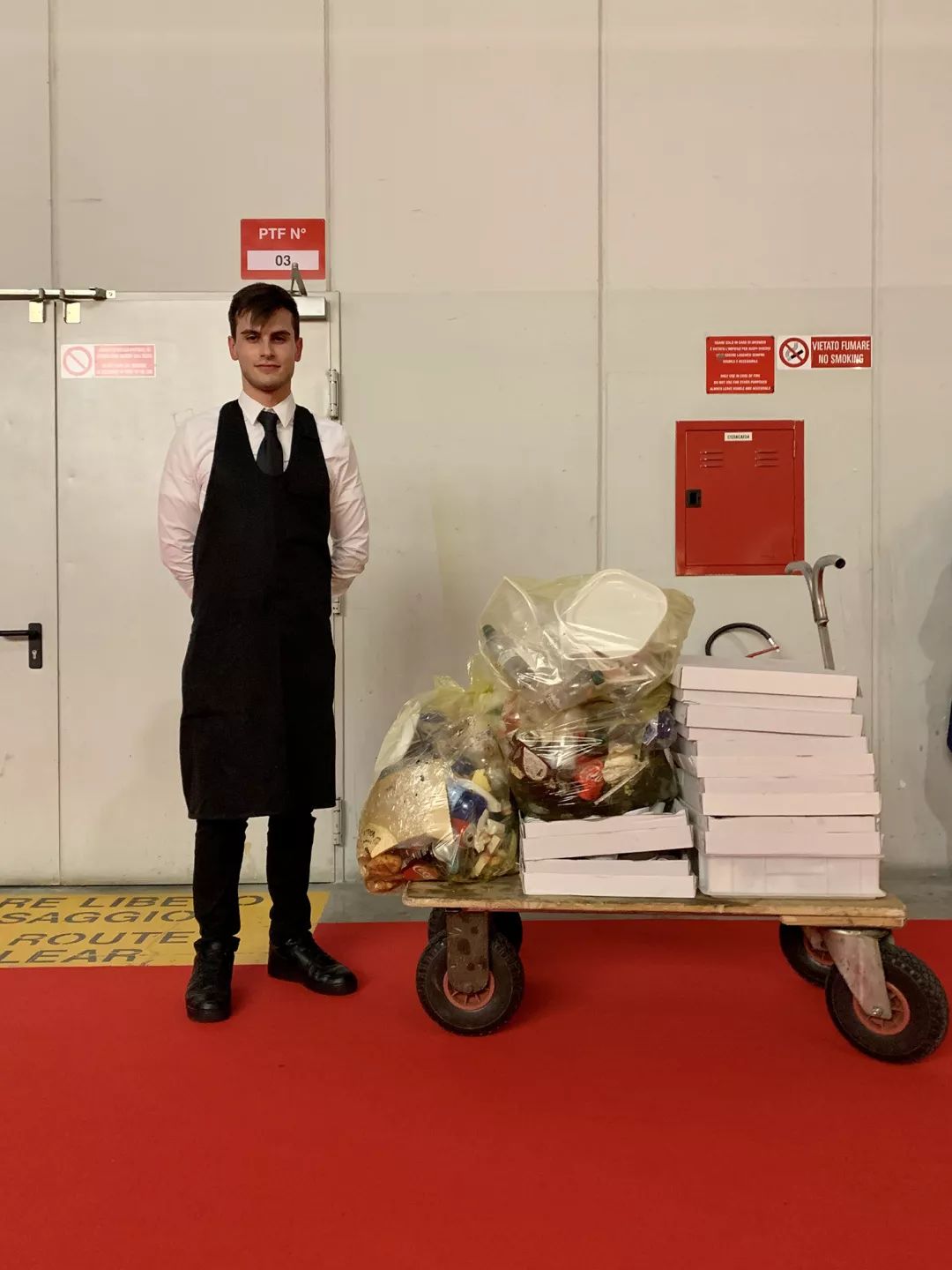 米兰街头暗访竟有井柏然，结果意外：购物车空了