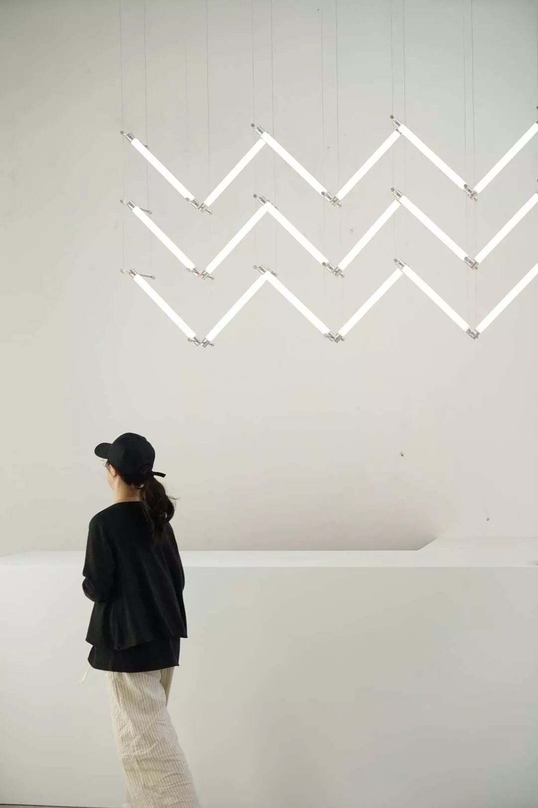 米兰街头暗访竟有井柏然，结果意外：购物车空了