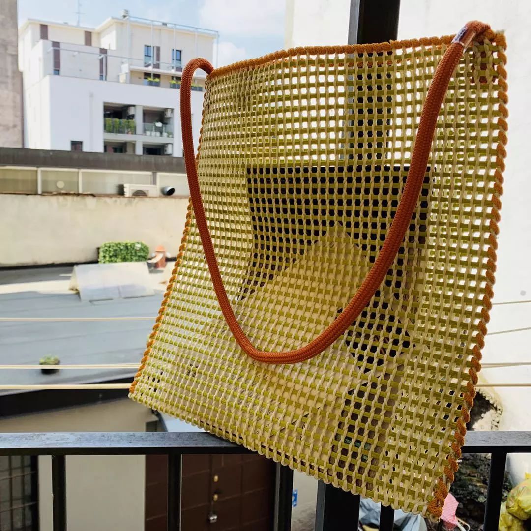 米兰街头暗访竟有井柏然，结果意外：购物车空了