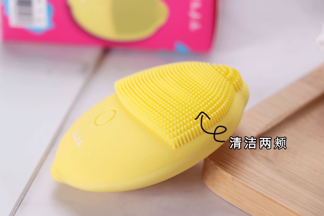 脸部清洁不彻底长痘,如何清理脸上的黑头和痘痘