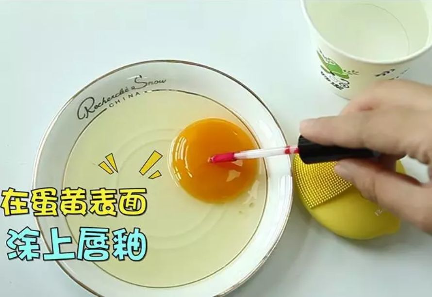 脸部清洁不彻底长痘,如何清理脸上的黑头和痘痘