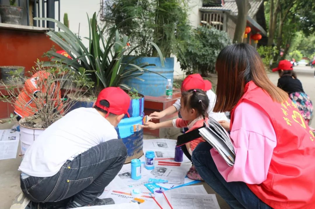 青·志愿|“拾彩添景·聚爱小巷”活动走进羊安镇,你我协作美化生活