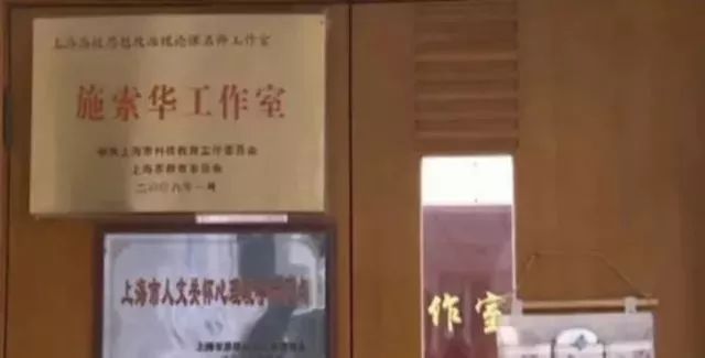 瑗垮畨浜ゅぇ浜烘皵缇庡コ鏁欏笀,浜ゅぇ濂崇