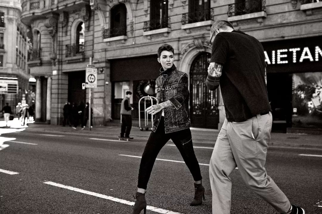 本期潮流板报，我们邀请到了少女的“初恋”——RubyRose~